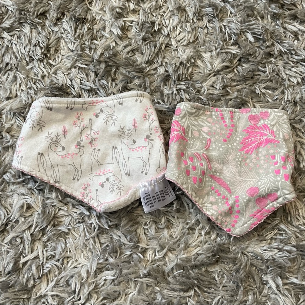 Tahari baby set of 2 bibs scarf style gray pink white deer floral
